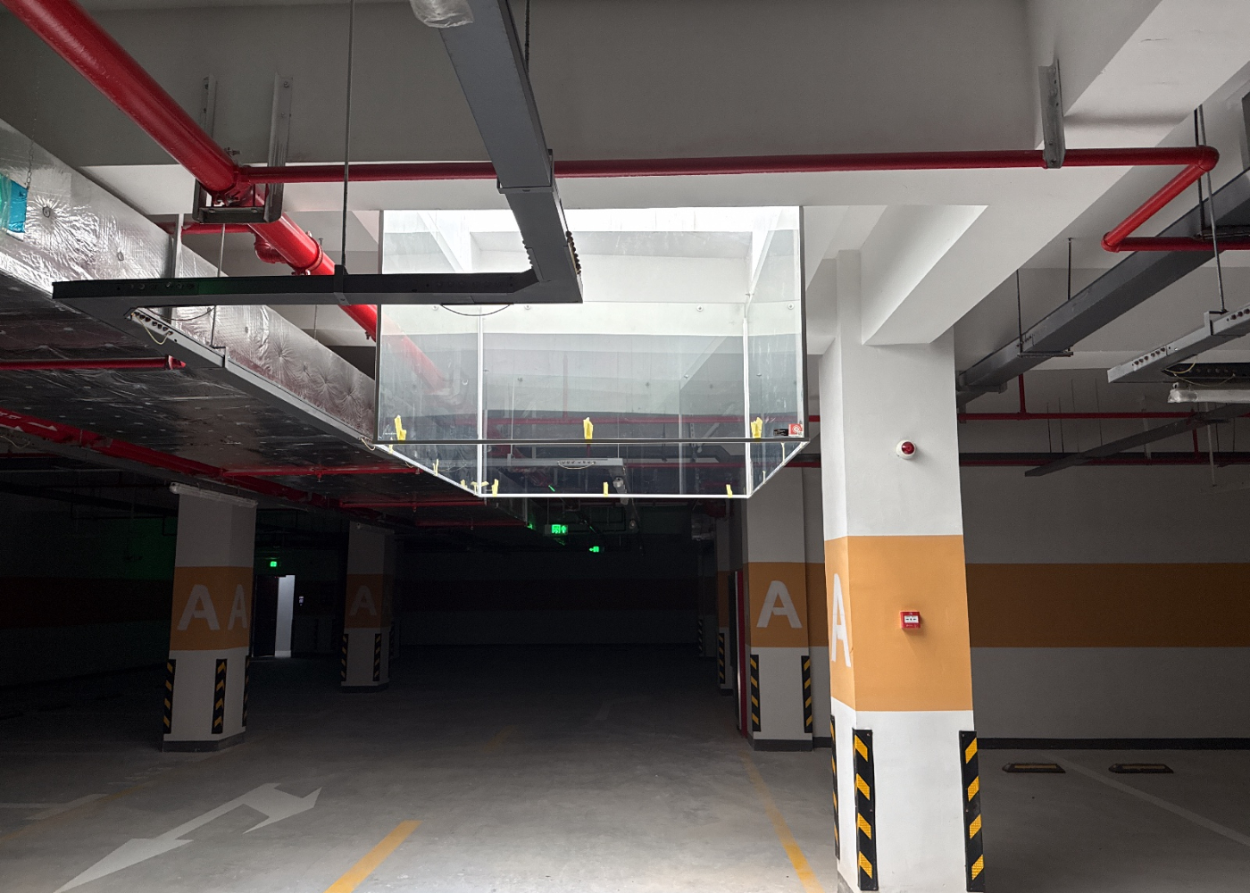 昆山茗景苑选用恒开利防火玻璃挡烟垂壁