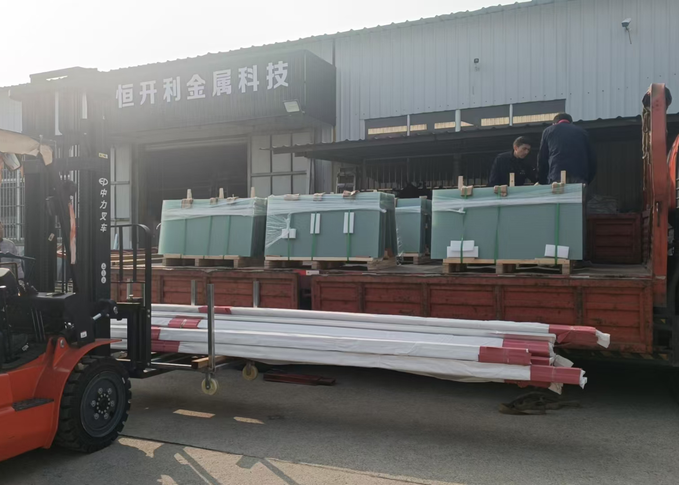 苏州通富超威微电子选用恒开利夹丝玻璃挡烟垂壁