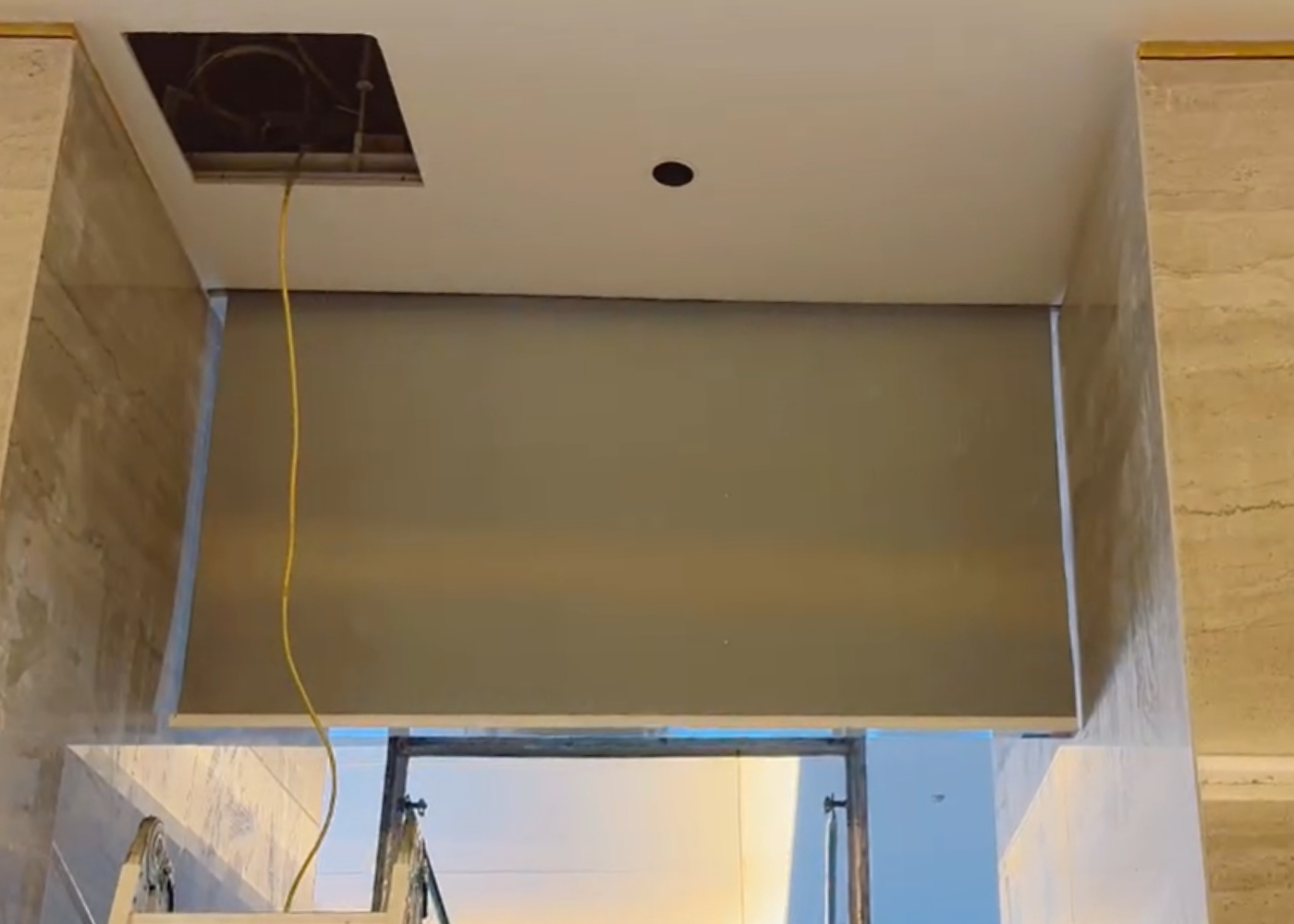 常州华晶墨香园酒店项目恒开利电动挡烟垂壁安装完成