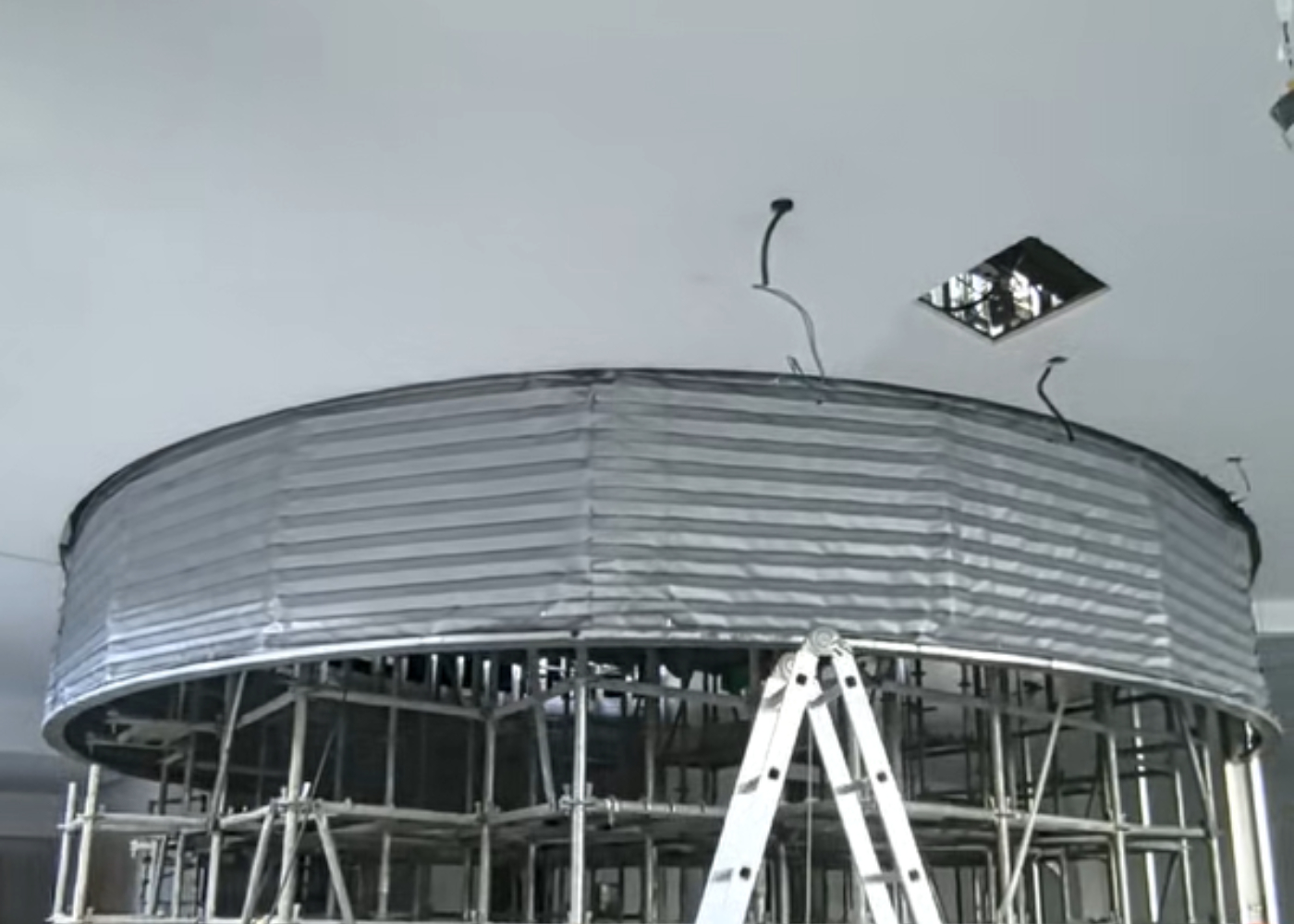 苏州易福门项目恒开利弧形电动挡烟垂壁安装完成